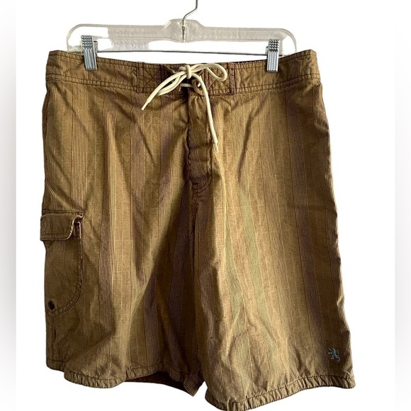 Mossimo Supply Inc Board Shorts • Size: 34 • Used - Picture 6 of 9